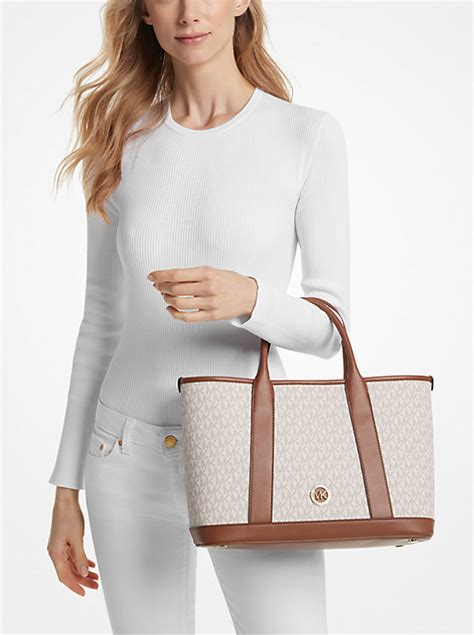 michael kors medium signature